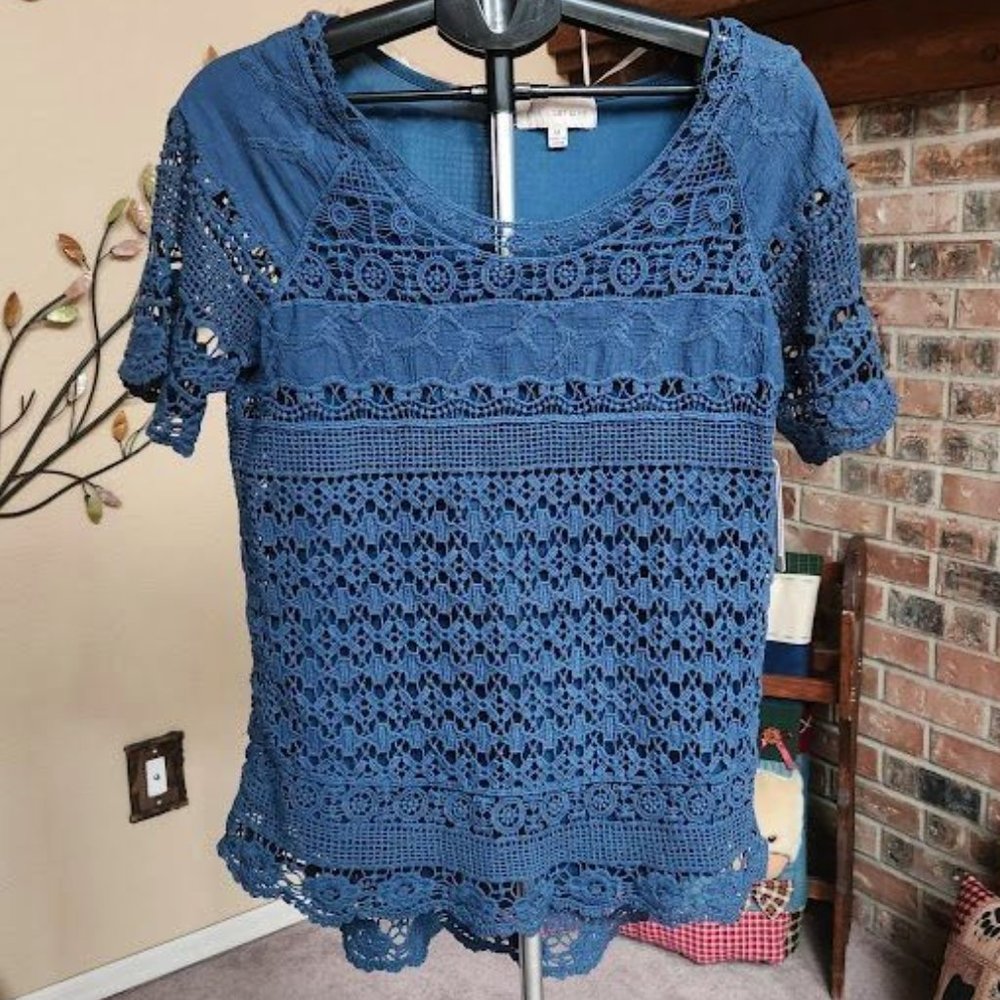 NWT One World Live Let Live lace designed top sz Medium